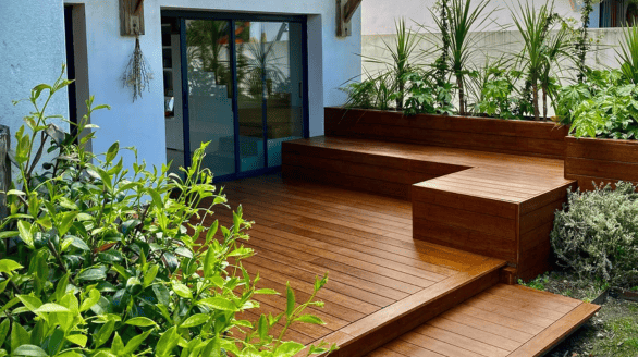 Terrasse en bois au Pays Basque